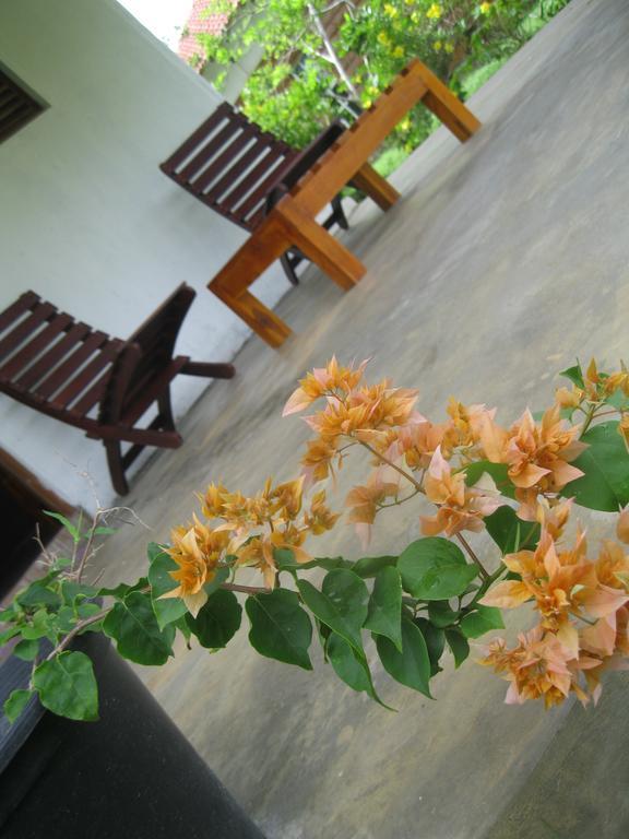 Ferienwohnung Sunshine Cafe Tangalle Exterior foto